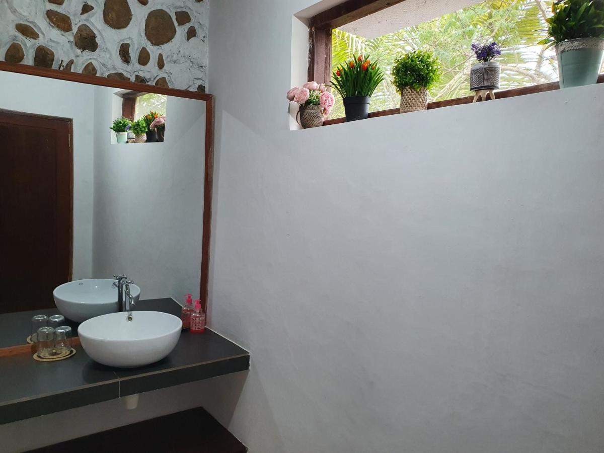 Amban Beach House Manokwari Extérieur photo