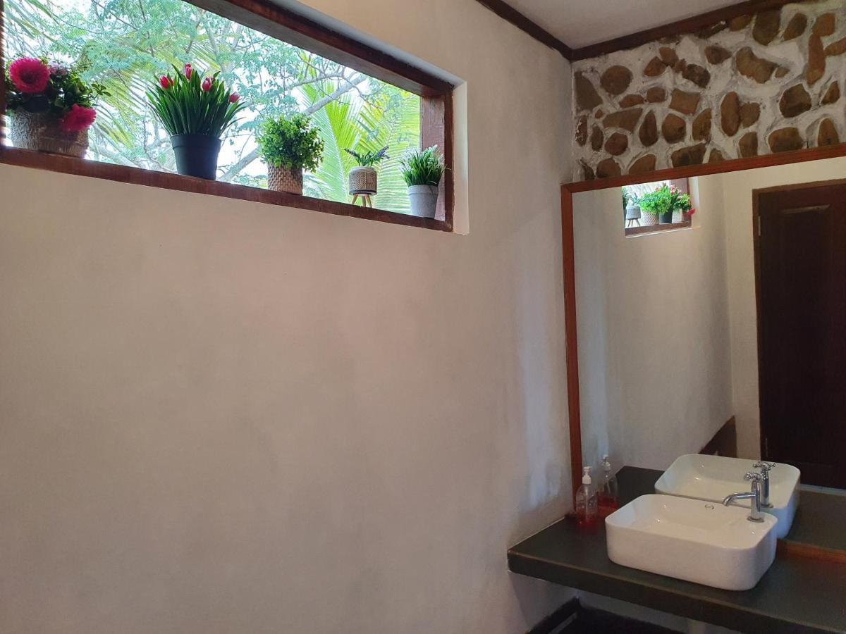 Amban Beach House Manokwari Extérieur photo