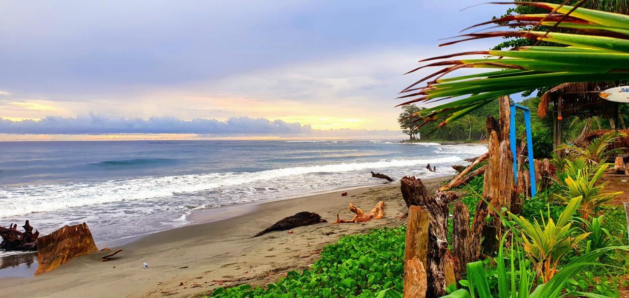Amban Beach House Manokwari Extérieur photo